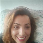 Doy clases de violín, solfeo, lenguaje musical e historia del arte. También puedo dar apoyo escolar a niños de primaria